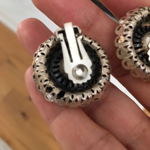 Large Estate sale solid silver clip on earrings - Picture 5 of 7